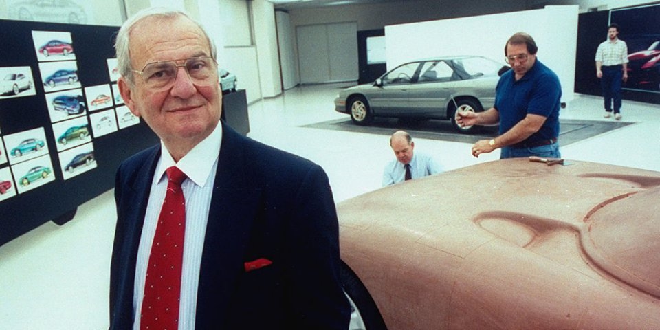 Auto industry leader Lee Iacocca, credited with saving Chrysler, has died at age 94