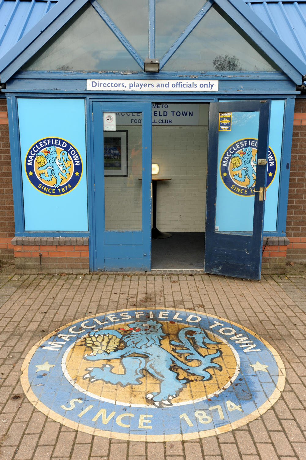 Macclesfield vow to settle dispute with unpaid players