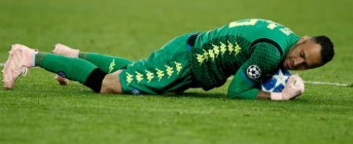Official: Ospina stays at Napoli