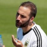 Higuain warming up to Roma