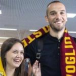 Pau Lopez arrives for Roma