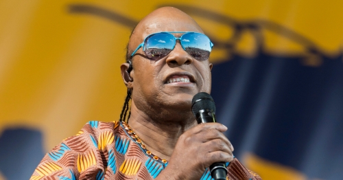 Stevie Wonder taking a break from performing to undergo kidney transplant