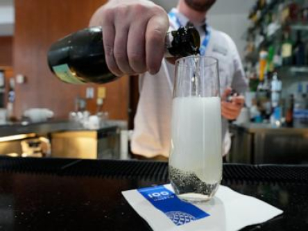 US airlines chase profits in premium cabins, deepening a fare class divide on flights