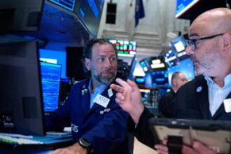 World markets are mixed while Korean shares slump despite an AI-led rebound on Wall St