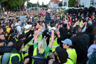 Tens of thousands of far-left protesters clash with police in anti-conservative party riots