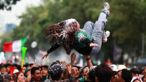 World Cup fever takes off as fans launch reporter into air, Johnny Manziel goes nuts & viral cat lady ID’d