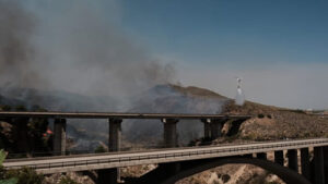 Spain wildfire: Firefighters gain ground as Almería evacuees return home