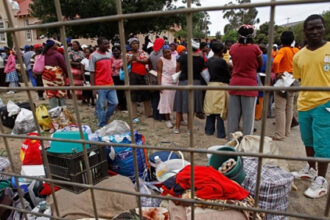 Zimbabweans return home from South Africa amid anti-immigrant tensions