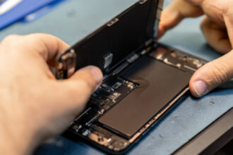 Why Did Smartphone Makers Stop Making Removable Batteries?