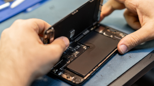 Why Did Smartphone Makers Stop Making Removable Batteries?