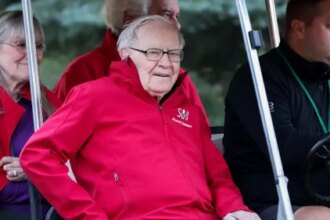 Buffett drops Gates Foundation from $6bn Berkshire donation