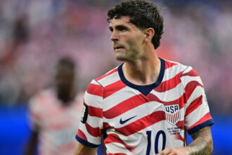 Christian Pulisic subbed out at halftime of USMNT World Cup opener after feeling tightness in calf