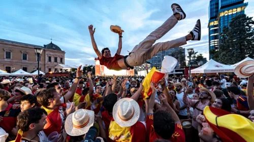 Felhőtlen fieszta: képekben a spanyol szurkolók öröme Madridból