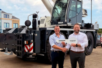 Bernard Hunter puts 90t Liebherr to work
