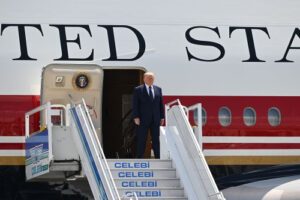 Tidning tar strid mot Trump-stämning