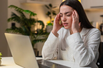 5 Useful Computer Screen Settings That Cut Down On Eye Strain