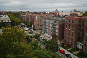 Elderly couple fatally stabbed inside Queens apartment, no arrests made as investigation continues: report