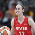 Tremenda exhibición anotadora de Caitlin Clark, 45 puntos, ante las Storm de Awa Fam