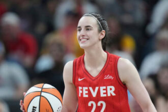 Tremenda exhibición anotadora de Caitlin Clark, 45 puntos, ante las Storm de Awa Fam