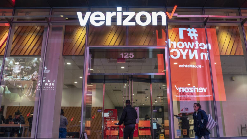 Verizon makes cost-cutting move as customers continue to leave