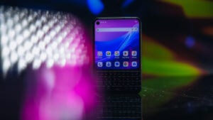 This Adorable BlackBerry-Inspired Phone Keeps Me Focused in Ways I Didn’t Expect