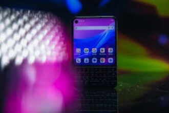 This Adorable BlackBerry-Inspired Phone Keeps Me Focused in Ways I Didn’t Expect