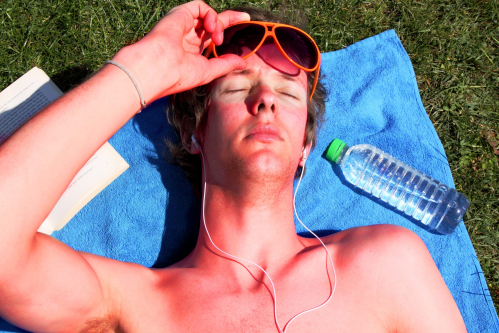 Young Guys Are Taking Melanotan II for the Perfect ‘Sunless Tan’—and Finding Other Results