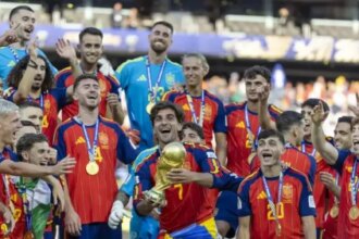La fea imagen de Argentina: dio la espalda al campeón cuando levantaba la Copa
