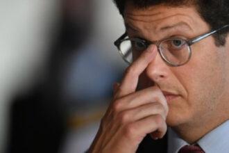 FRENTE A FRENTE