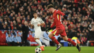 Iraola determinado a manter Mac Allister e Alisson no Liverpool