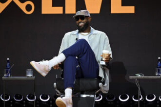 Fanatics Fest crowd goes crazy after LeBron James utters phrase often linked to team trying to sign him