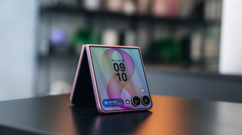 Samsung’s Galaxy Z Flip 8 Gets the Cover Screen Right — for a Price