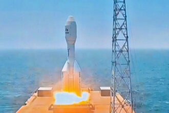 China’s record-breaking Gravity-1 rocket launches 9 satellites from a ship at sea (video)