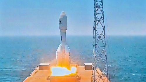 China’s record-breaking Gravity-1 rocket launches 9 satellites from a ship at sea (video)