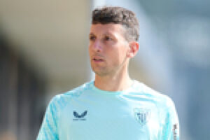 Vesga sigue al margen buscando destino