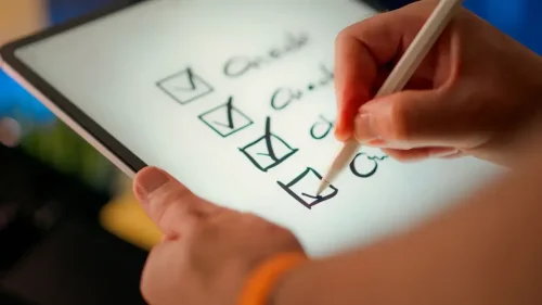 La psicología explica por qué algunas personas dejan las tareas a medias