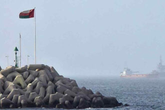 Oil prices fall as Iran and US pause strikes over Strait of Hormuz tensions