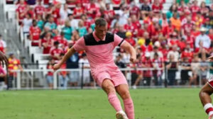 Sunderland defender Dan Ballard on difference between Slot’s and Iraola’s Liverpool (Video)