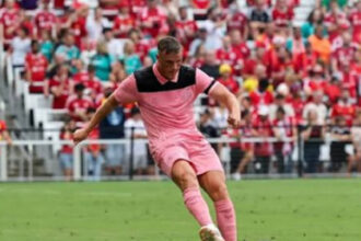 Sunderland defender Dan Ballard on difference between Slot’s and Iraola’s Liverpool (Video)