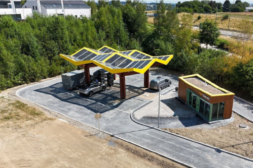 Fastned et Idelux ouvrent une station de recharge rapide à Houffalize