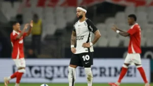 Corinthians demora a enviar contrato, e Memphis adia reapresentação