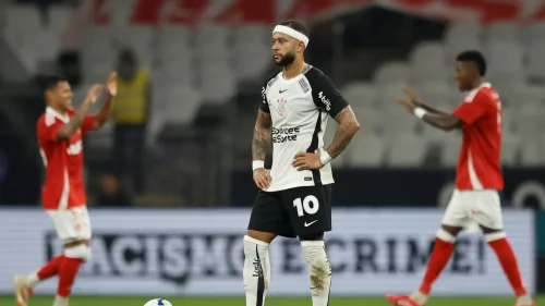 Corinthians demora a enviar contrato, e Memphis adia reapresentação