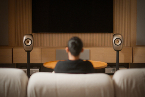 The KEF LS LUXE wireless hi-fi speaker system is serving looks, bumping hooks, and it has us shook