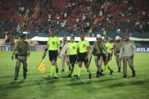 Palmeiras rebate críticas do Vitória e acusa criação de “falsas narrativas” sobre arbitragem
