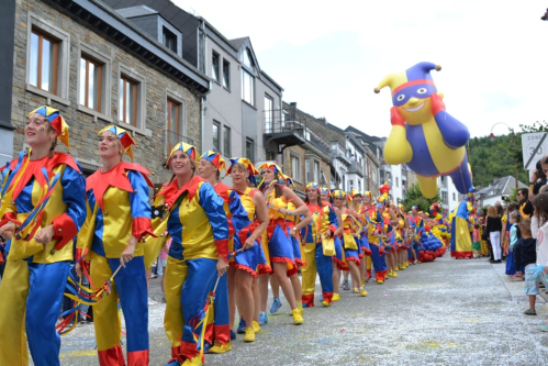 7 000 visiteurs et un défilé de 1000 personnes attendus au carnaval du Soleil à Houffalize ce dimanche: “Le week-end s’annonce parfait”