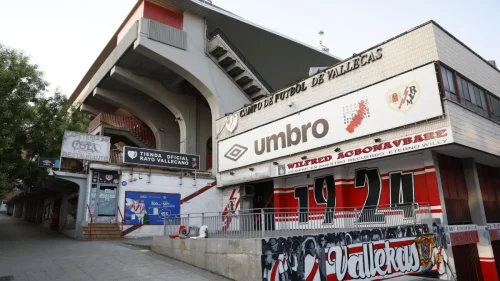 Sigue el surrealismo con el estadio de Vallecas