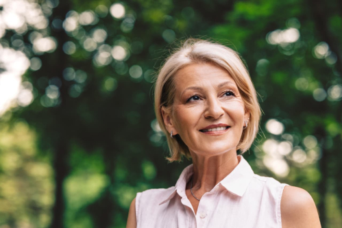 My girlfriend is 62. Can she claim her late husband’s full Social Security benefit — or does she have to wait?