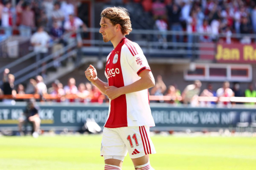 Cruijff wil Godts nog minimaal jaar bij Ajax houden: ‘We kunnen hem dit seizoen eigenlijk niet missen’