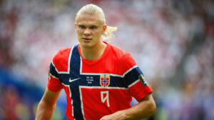 Norwegian soccer star Erling Haaland’s top-tier summer continues, snags pinnacle of celebrity photo-ops