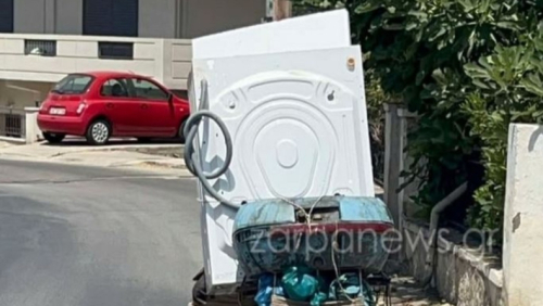 Ο φόβος κι ο τρόμος των Χανίων: Μετέφερε ολόκληρο πλυντήριο πάνω σε μηχανή (vid)